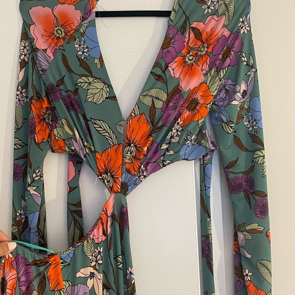 The SOLDOUT AFRM midi cut out dress - Picture 7 of 7